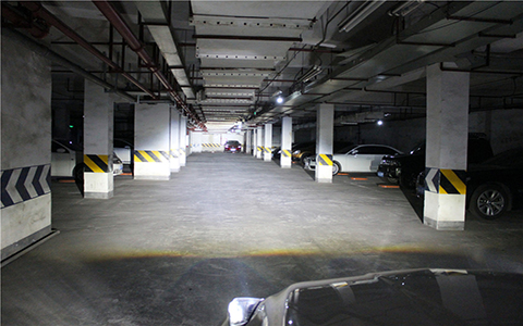 成都天一車(chē)燈寶馬x5車(chē)燈改裝升級(jí)LED雙光透鏡遠(yuǎn)光實(shí)拍